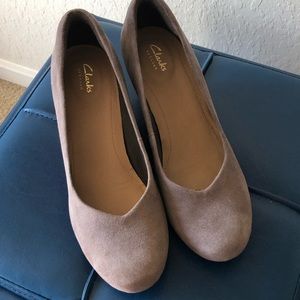 Brand new never worn Clarks wedges tan suede